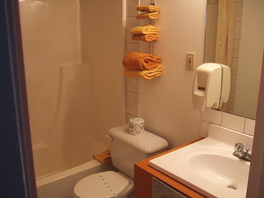 Wild Rose Inn Vegreville Dış mekan fotoğraf